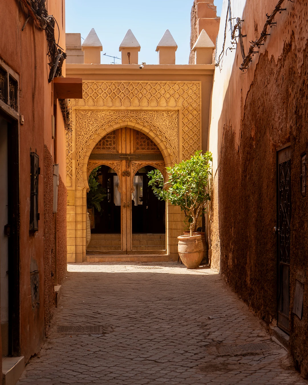 Private luxury transfer through Marrakech medina